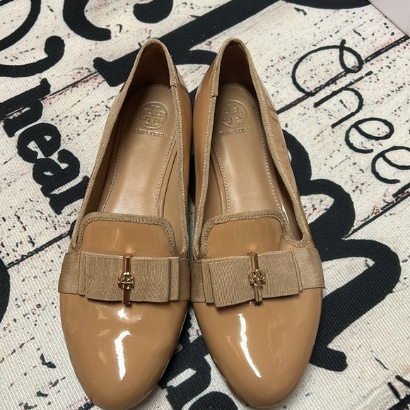 Tory Burch Nude Patent Leather Trudy Bow Gold Reva Smoking Flats 9 M Loafers - Picture 3 of 9